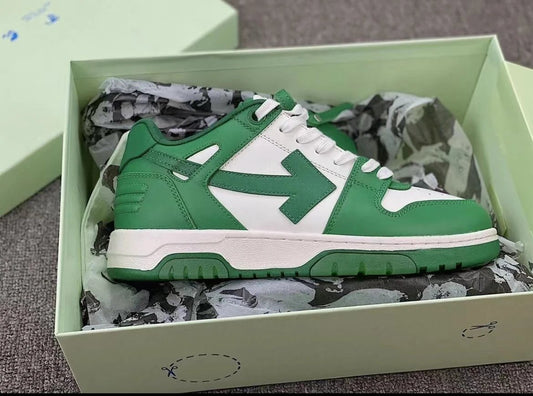 حذاء أبيض عاجي